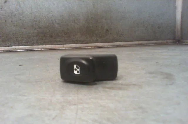 Commande lève-glace porte avant droite RENAULT KANGOO 2007 occasion — photo 3