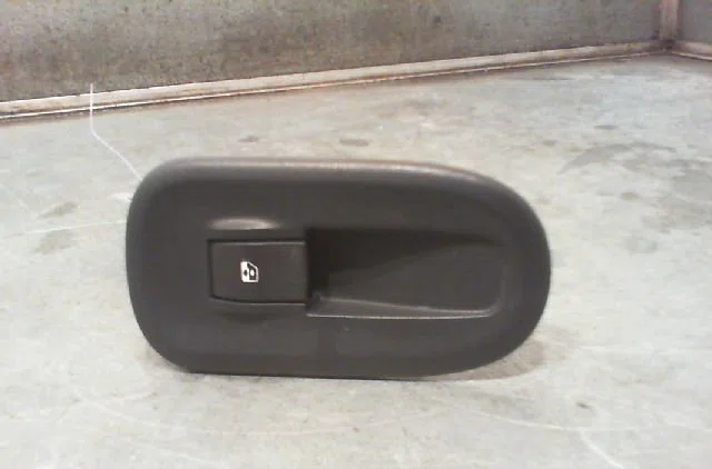 Commande lève-glace porte avant droite RENAULT KANGOO 2011 occasion — photo 3