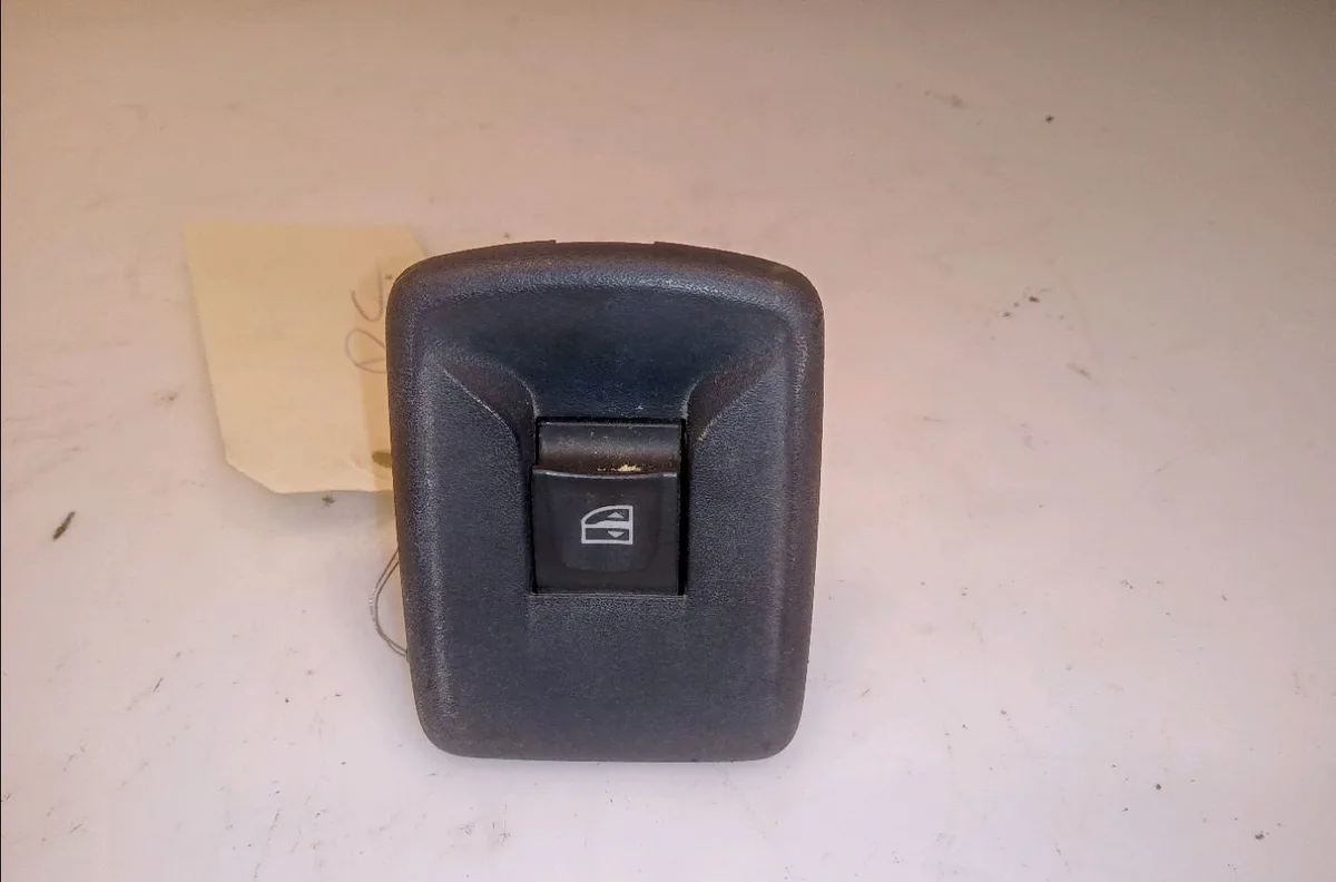 Commande lève-glace porte avant droite Renault KANGOO Express (FW0-1_) 1.5 dci 90 (fw0g, fw05, fw08, fw11) (2009) 4 portes occasion