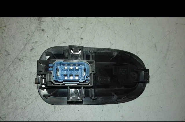 Commande lève-glace porte avant droite Renault KANGOO Express (FW0-1_) 1.5 dci 90 (fw0g, fw05, fw08, fw11) (2009) 4 port