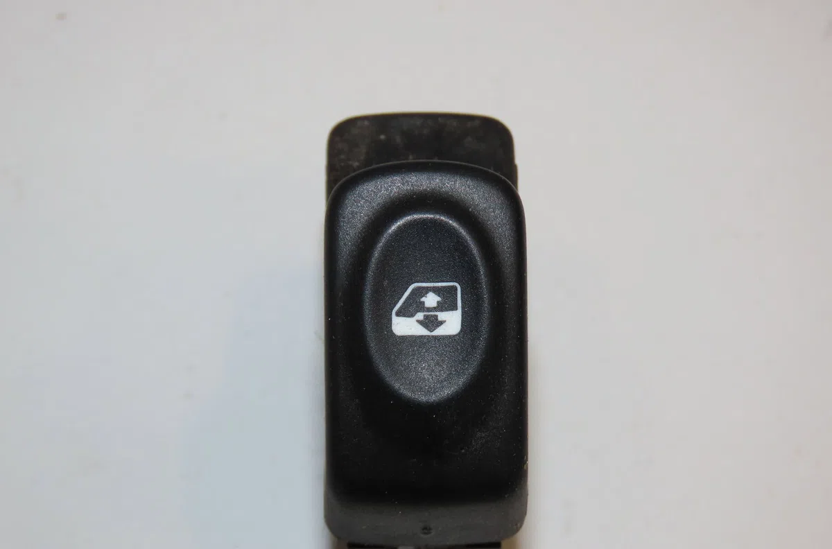 Commande lève-glace porte avant droite Renault KANGOO (KC0-1_) 1.5 dci (kc08, kc09) (2002) occasion