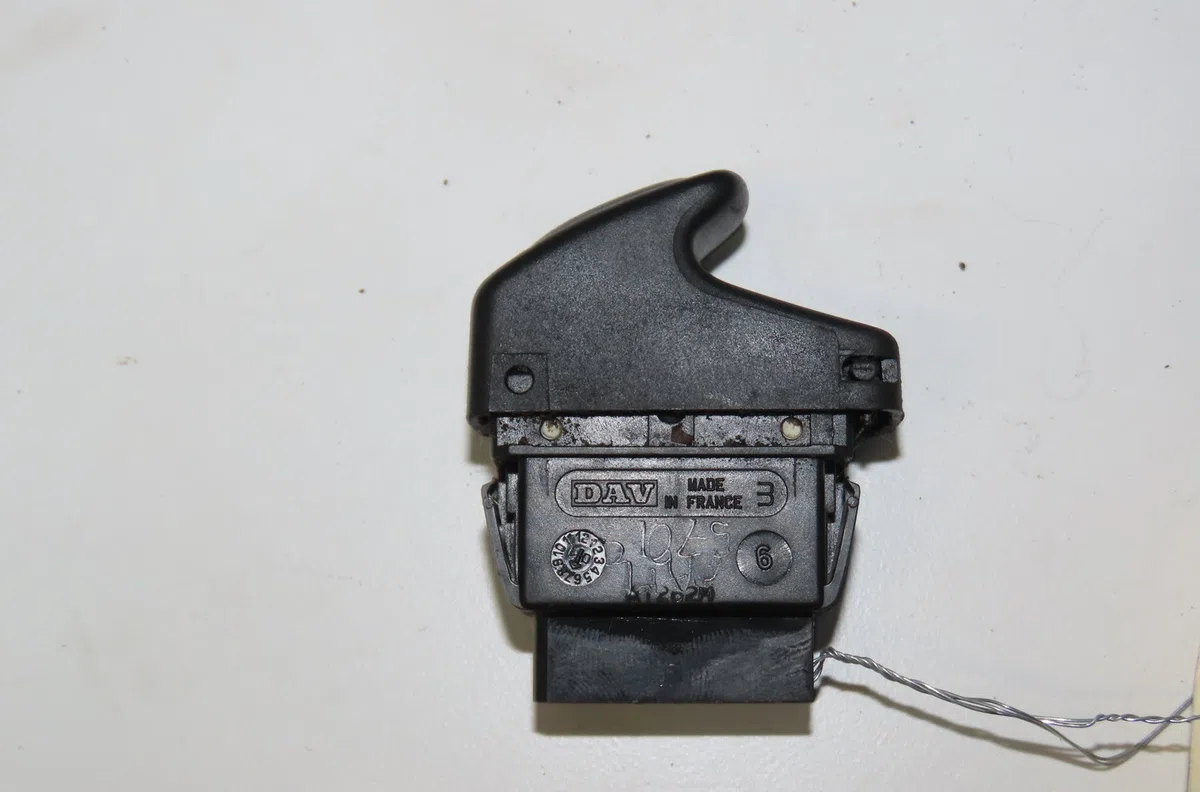 Commande lève-glace porte avant droite Renault KANGOO (KC0-1_) 1.9 dti (kc0u) (2000) occasion — photo 2