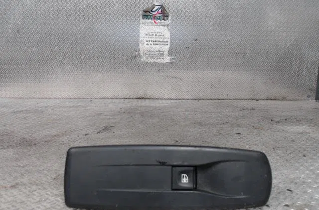 Commande lève-glace porte avant droite RENAULT LAGUNA 3  LAGUNA 3 PHASE 1 occasion — photo 2