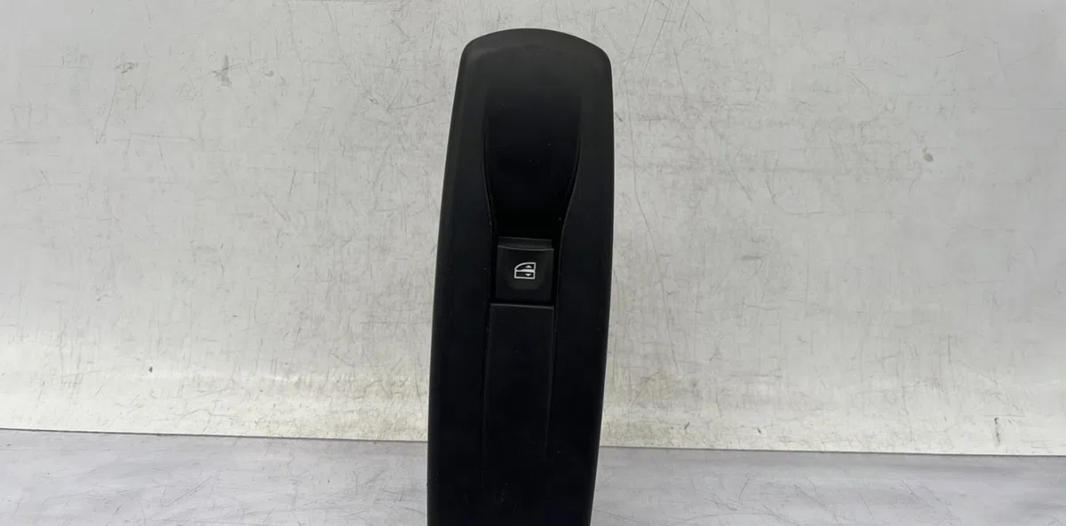 Commande lève-glace porte avant droite RENAULT LAGUNA 3 PHASE 1 occasion — photo 2