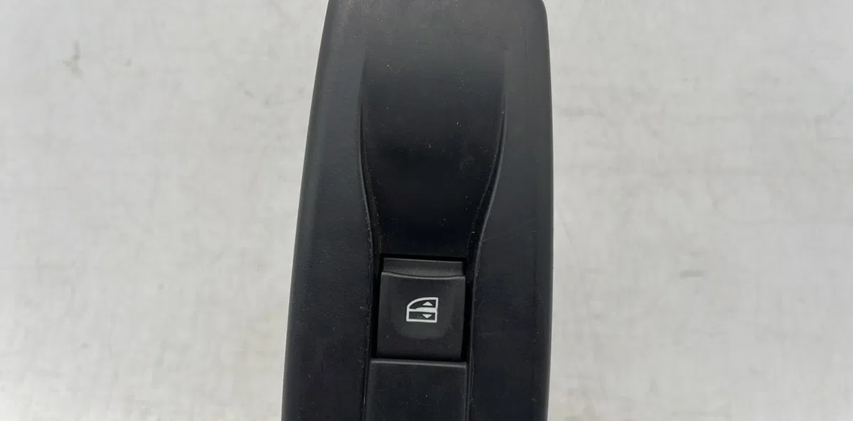 Commande lève-glace porte avant droite RENAULT LAGUNA 3 PHASE 1 occasion — photo 3