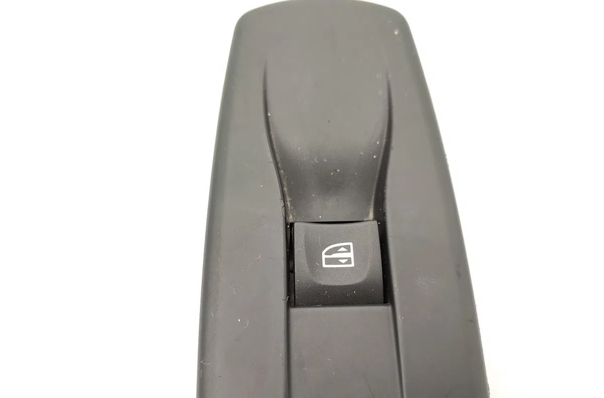 Commande lève-glace porte avant droite RENAULT LAGUNA 3 PHASE 2 BREAK occasion — photo 4