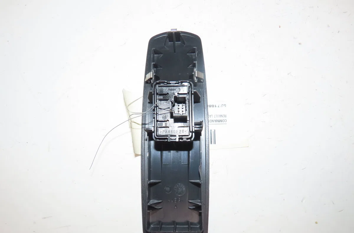 Commande lève-glace porte avant droite Renault LAGUNA III Grandtour (KT0-1) 2.0 dci (kt07, kt0j, kt14, kt1a, kt1s) (2007-2015) occasion — photo 2