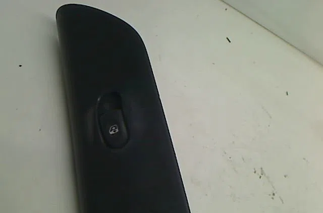 Commande lève-glace porte avant droite RENAULT LAGUNA occasion — photo 2