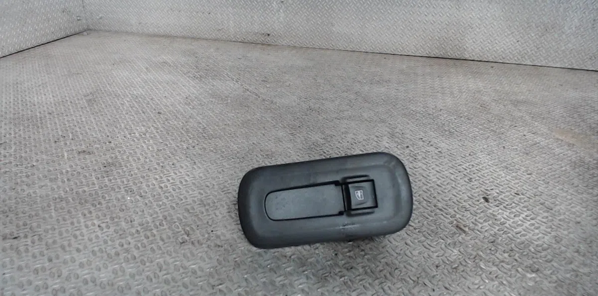 Commande lève-glace porte avant droite RENAULT MASTER 3  0 occasion — photo 2