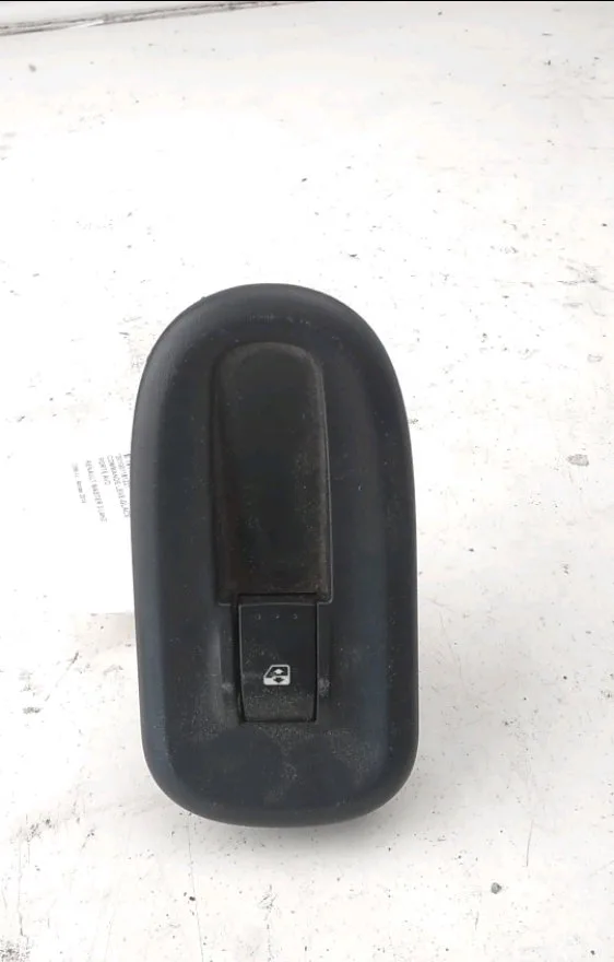 Commande lève-glace porte avant droite Renault MASTER III Camionnette (FV) 2.3 dci 125 rwd (fv0c, fv0d, fv0h, fv0j, fv0a, fv0k) (2010) occasion