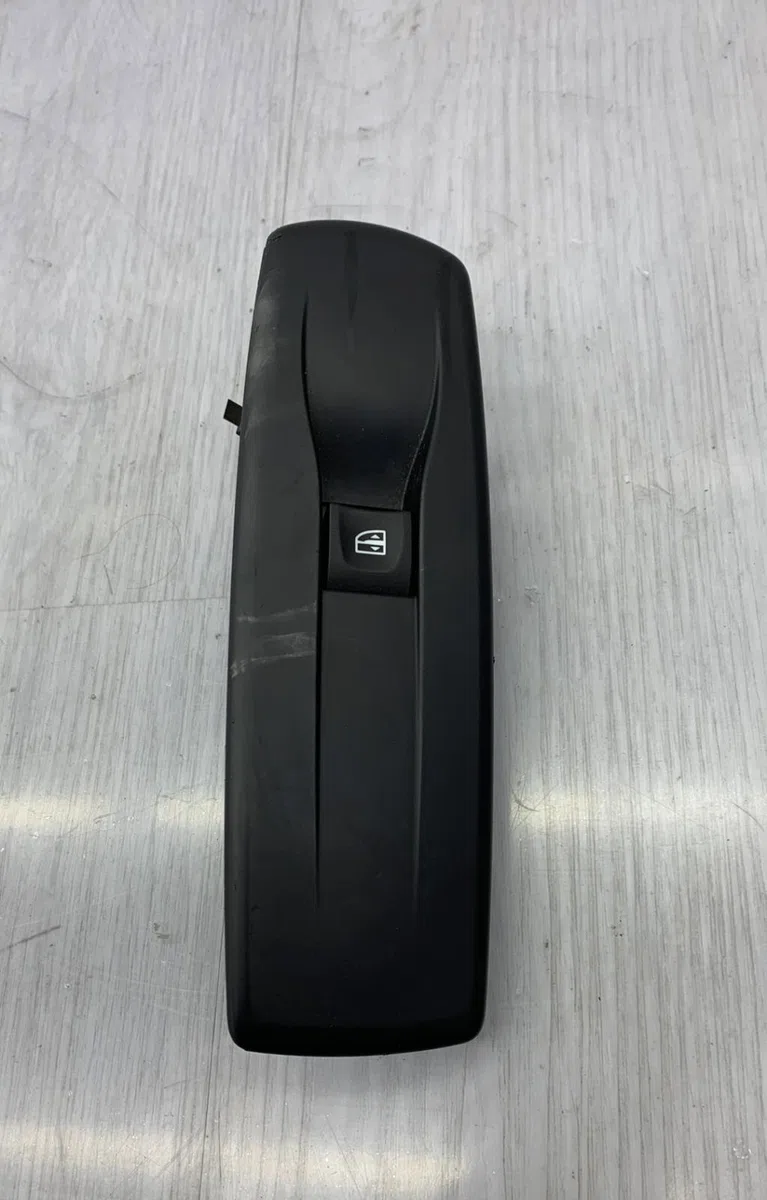 Commande lève-glace porte avant droite RENAULT MEGANE 3 PHASE 2 occasion — photo 3