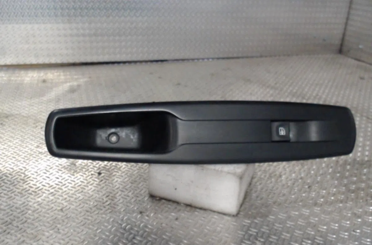 Commande lève-glace porte avant droite RENAULT MEGANE 3 PHASE 3 occasion — photo 2
