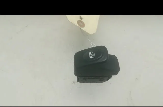 Commande lève-glace porte avant droite Renault MEGANE I (BA0-1_) 1.9 d eco (ba0a, ba0u, ba0r) (1996-2003) occasion — photo 2