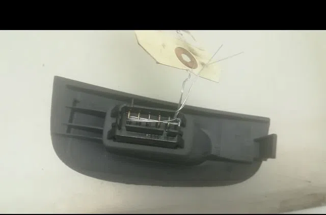 Commande lève-glace porte avant droite Renault MEGANE I (BA0-1_) 1.9 d eco (ba0a, ba0u, ba0r) (1996-2003) occasion