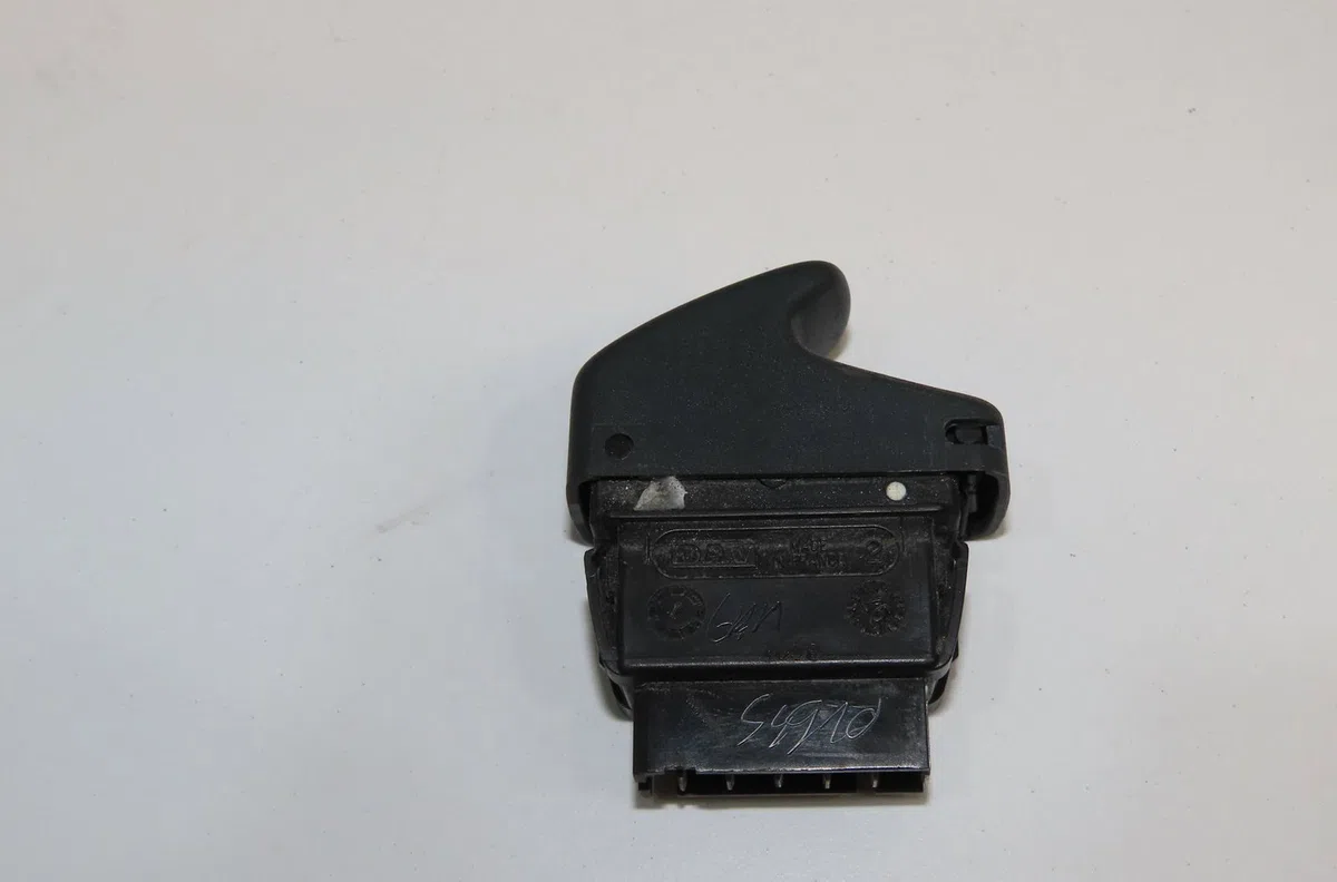Commande lève-glace porte avant droite Renault MEGANE I Cabriolet (EA0-1_) 1.6 e (ea0f) (1996-1999) occasion