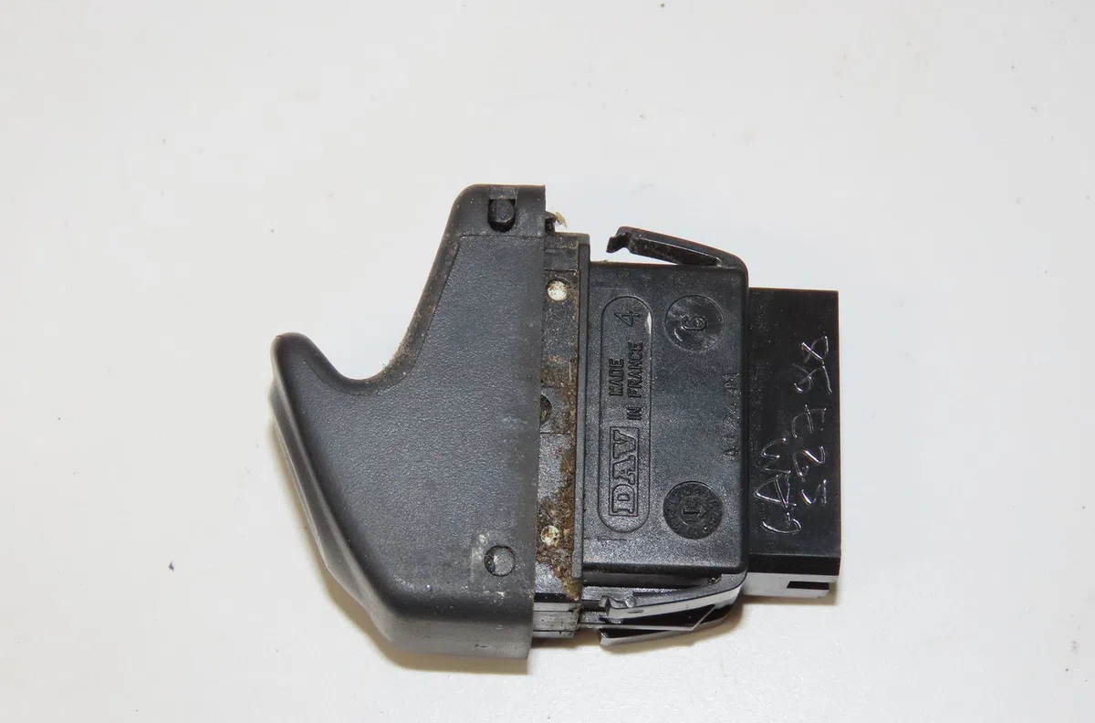 Commande lève-glace porte avant droite Renault MEGANE I Coupé (DA0-1_) 1.9 dci (da05, da1f) (2001-2003) occasion