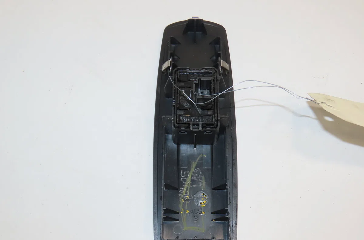 Commande lève-glace porte avant droite Renault MEGANE III 3-5 portes (BZ0-1_, B3_) 1.9 dci (bz0n, bz0j) (2008) occasion