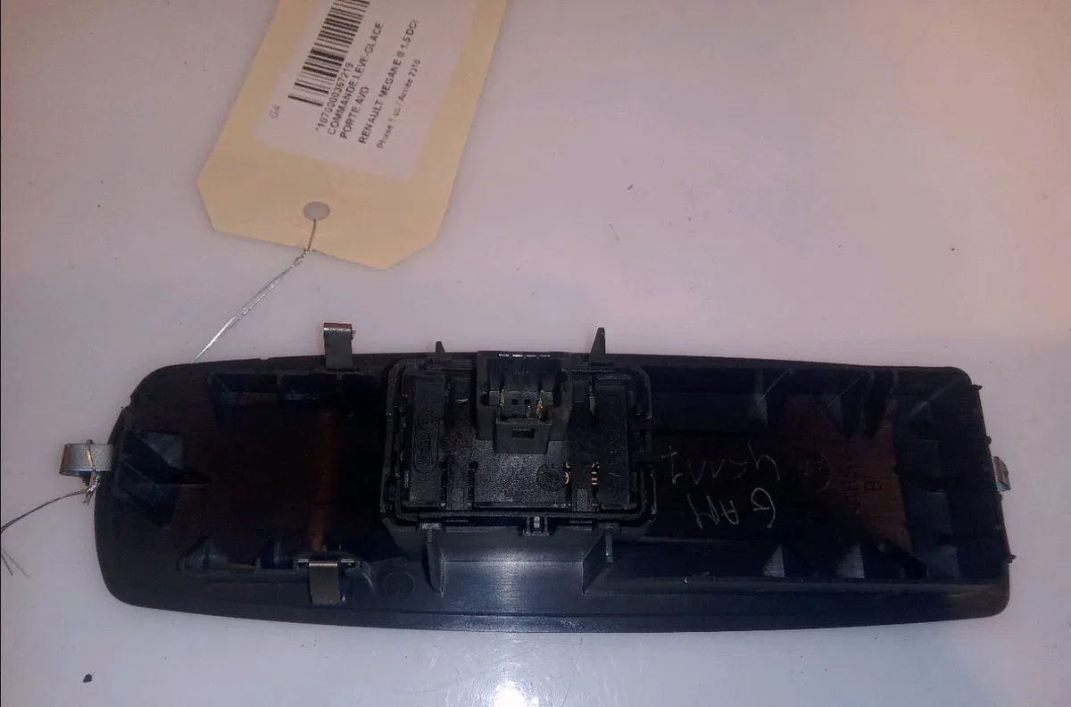Commande lève-glace porte avant droite Renault MEGANE III Coupé (DZ0-1_) 1.5 dci (dz09, dz0d, dz1f, dz1g, dz14, dz29) (2009-2015) 3 portes occasion — photo 2