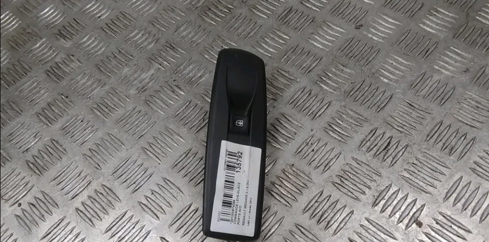 Commande lève-glace porte avant droite Renault MEGANE III Coupé (DZ0-1_) 1.5 dci (dz0c, dz1a) (2008-2015) occasion