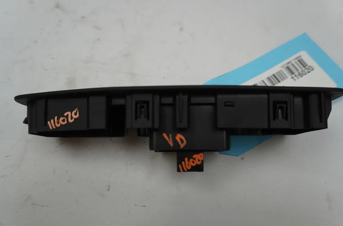 Commande lève-glace porte avant droite Renault MEGANE IV 3-5 portes (B9A-M-N_) 1.8 rs 300 (b9m8) (2018) occasion — photo 2