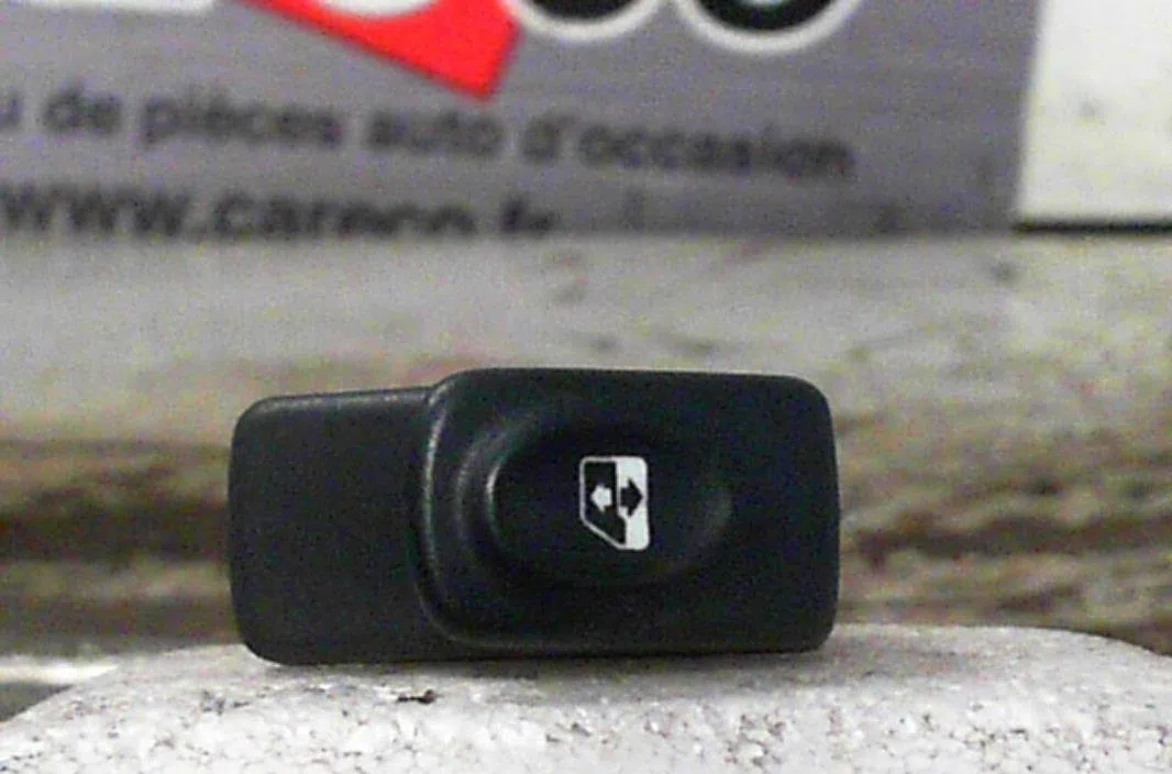 Commande lève-glace porte avant droite Renault MEGANE Scenic (JA0-1_) 1.9 dti (ja0n) (1997-1999) occasion — photo 2