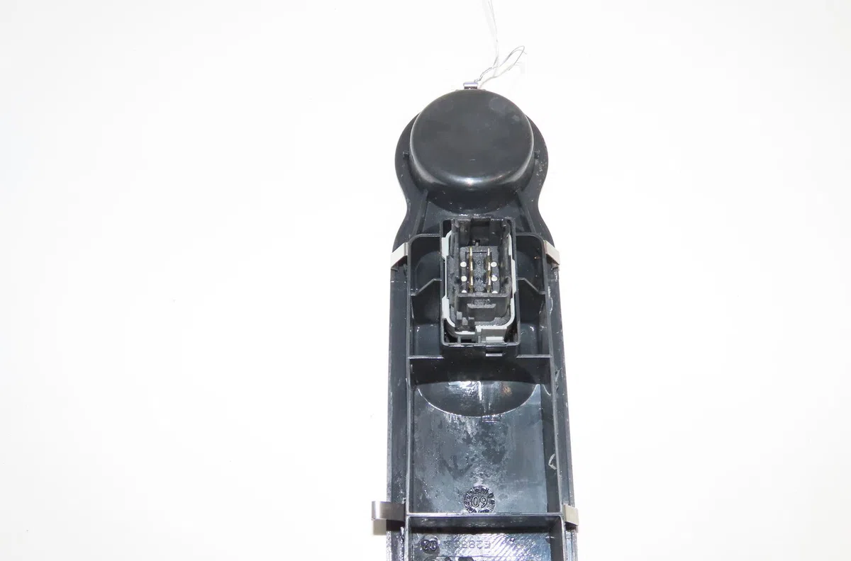 Commande lève-glace porte avant droite Renault MODUS - GRAND MODUS (F-JP0_) 1.2 (jp0c, jp0k, fp0c, fp0k, fp0p, jp0p, jp0t) (2004) 5 portes occasion