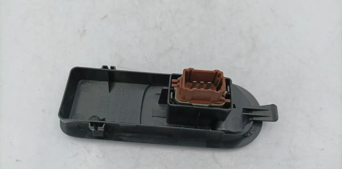 Commande lève-glace porte avant droite RENAULT SCENIC 2 PHASE 1 occasion — photo 3