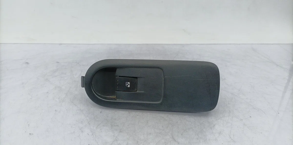 Commande lève-glace porte avant droite RENAULT SCENIC 2 PHASE 1 occasion — photo 4