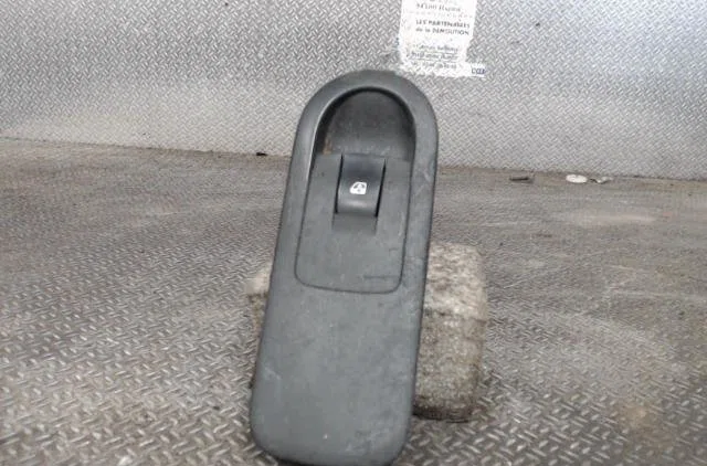 Commande lève-glace porte avant droite RENAULT SCENIC 2  SCENIC 2 PHASE 1 occasion — photo 2