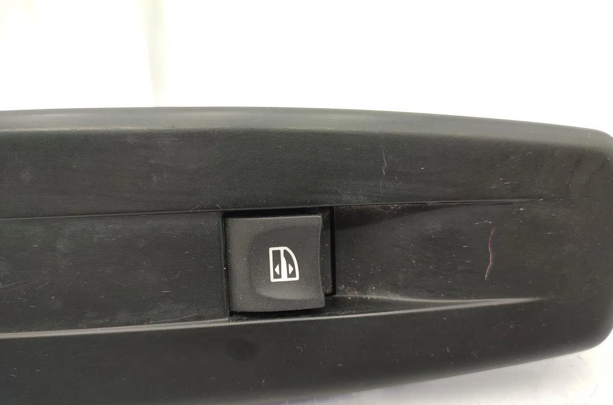 Commande lève-glace porte avant droite RENAULT SCENIC 3 PHASE 2 occasion — photo 2