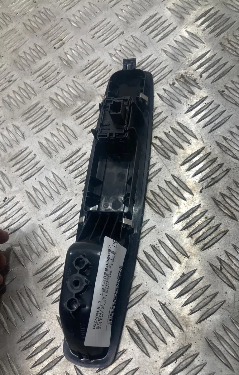 Commande lève-glace porte avant droite RENAULT SCENIC 3 PHASE 3 occasion — photo 3