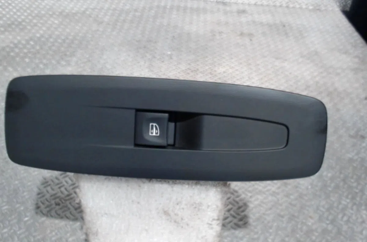 Commande lève-glace porte avant droite Renault SCÉNIC IV (J9_) 1.5 dci 110 (2016) occasion — photo 2