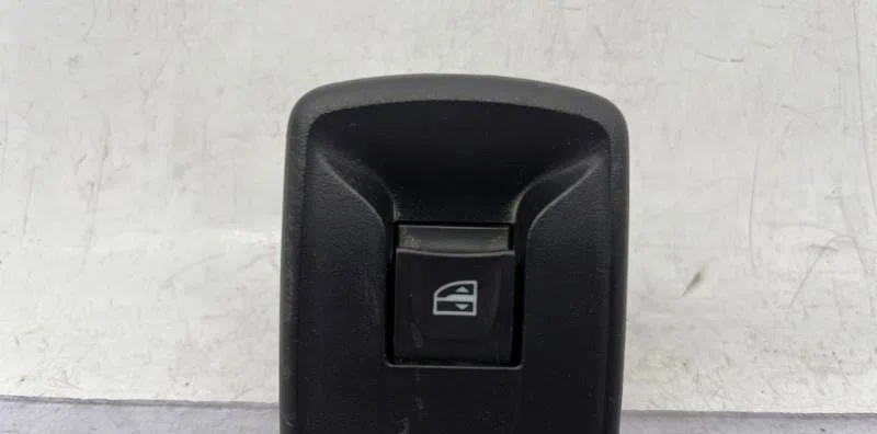 Commande lève-glace porte avant droite RENAULT TRAFIC 3 COURT PHASE 1 occasion — photo 2