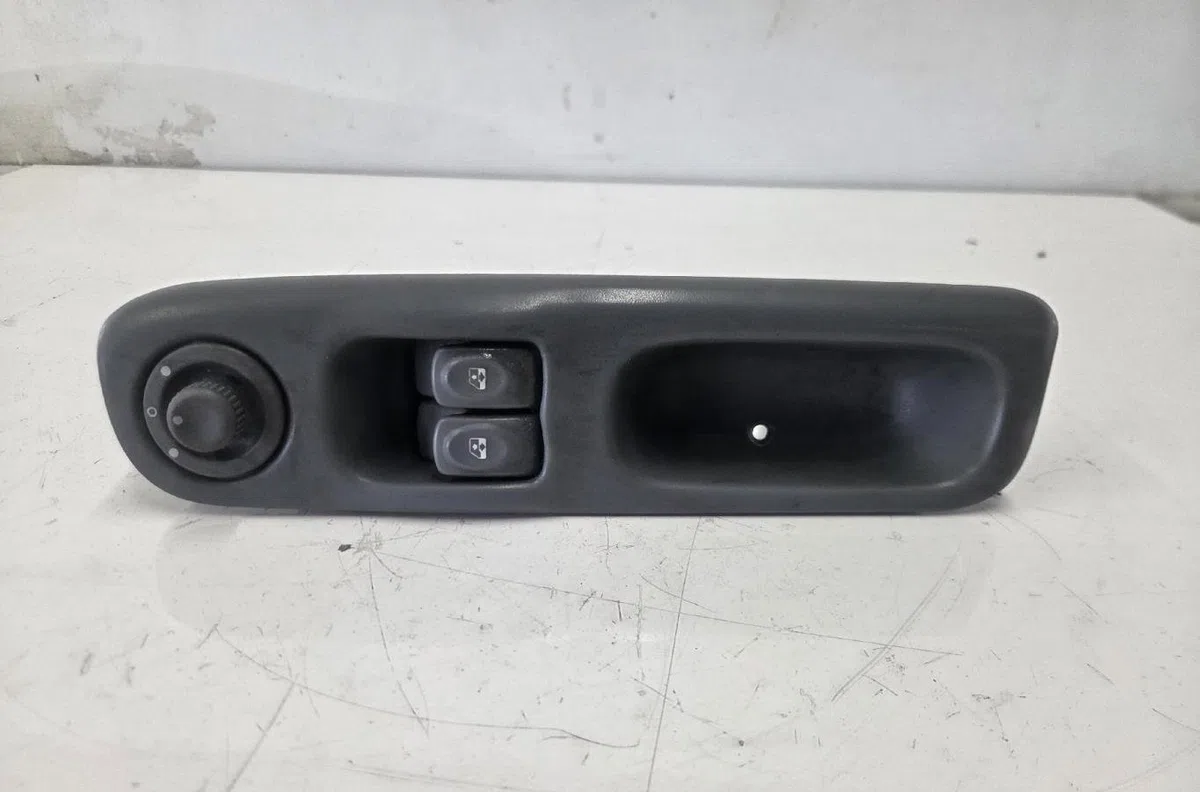 Commande lève-glace porte avant droite RENAULT TWINGO 1 PHASE 3 occasion