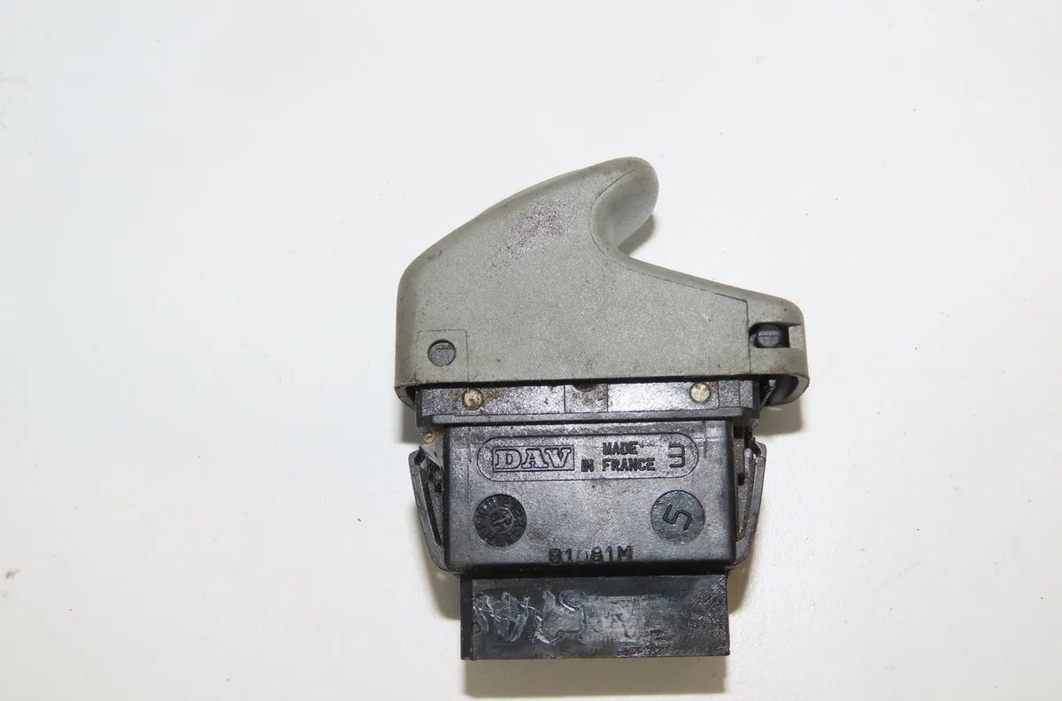 Commande lève-glace porte avant droite Renault TWINGO I (C06_) 1.2 (c066, c068) (1996-2007) 3 portes occasion — photo 2