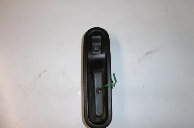 Commande lève-glace porte avant droite RENAULT TWINGO III 2015 occasion