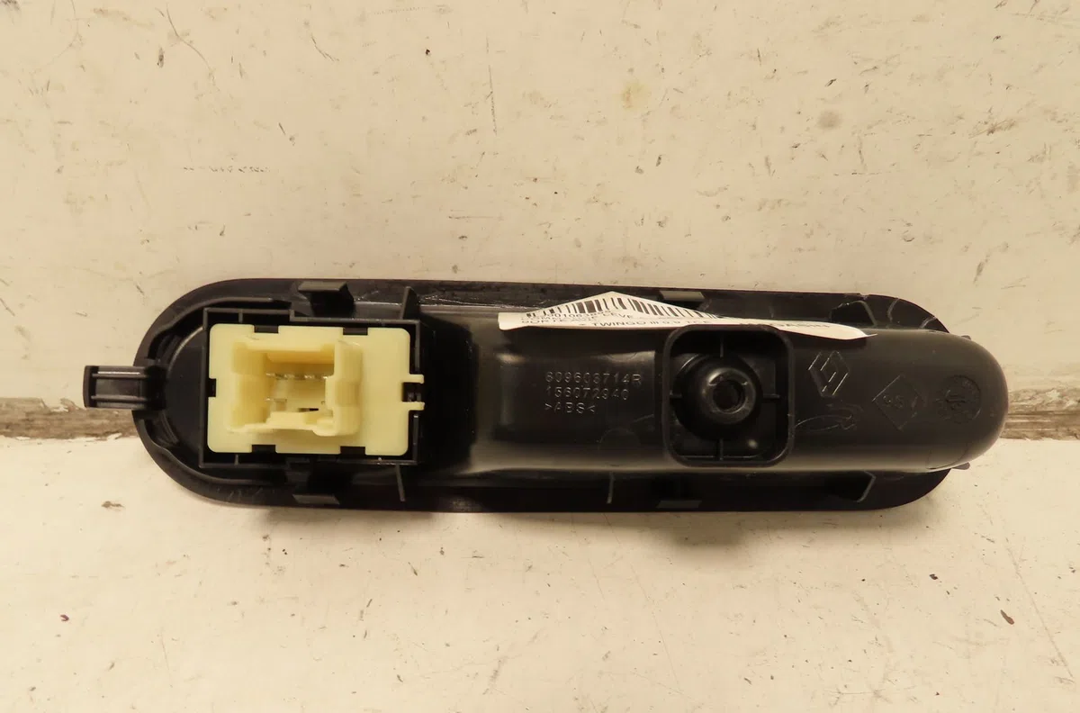 Commande lève-glace porte avant droite Renault TWINGO III (BCM_, BCA_) 0.9 tce 90 (2014) 5 portes occasion — photo 2