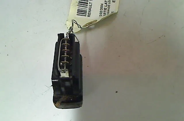 Commande lève-glace porte avant droite RENAULT TWINGO occasion — photo 2