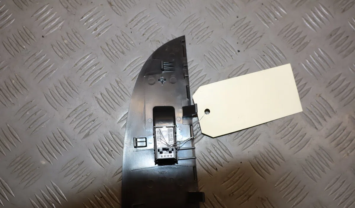 Commande lève-glace porte avant droite Seat LEON (1P1) 1.6 tdi (2010-2012) occasion