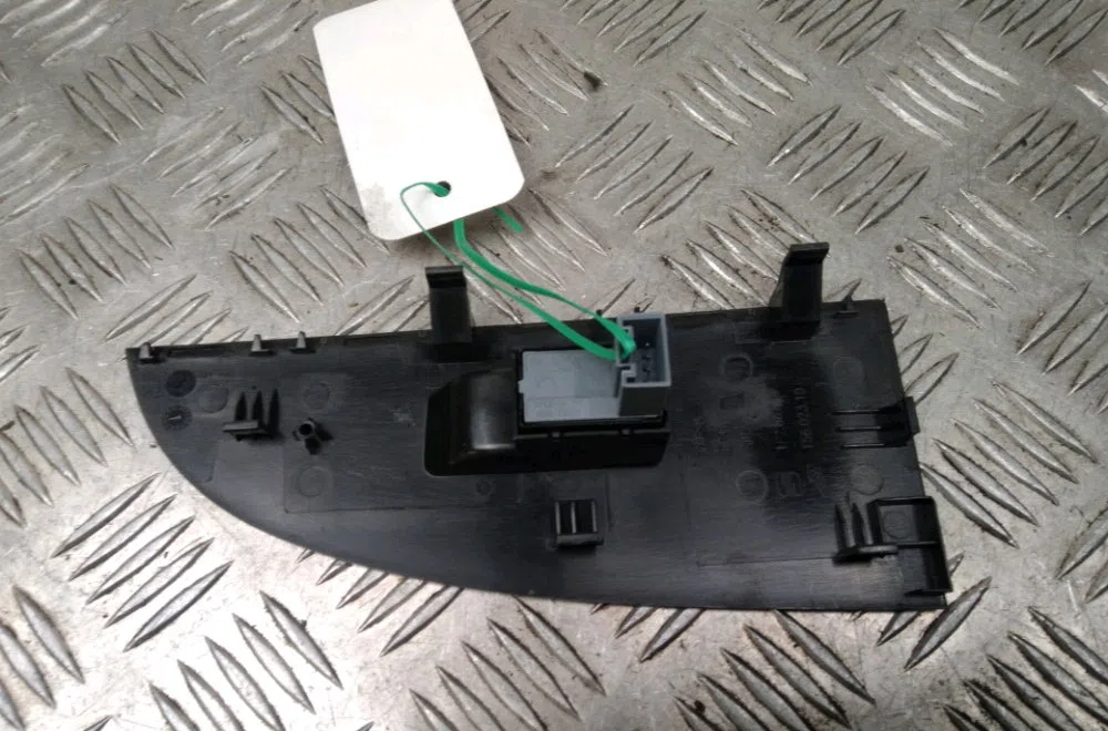 Commande lève-glace porte avant droite Seat LEON (1P1) 2.0 tdi (2005-2010) occasion — photo 2