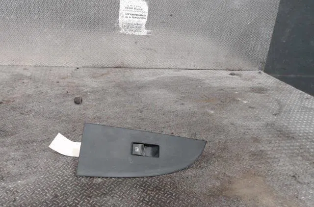 Commande lève-glace porte avant droite SEAT LEON 2 PHASE 2 occasion — photo 2