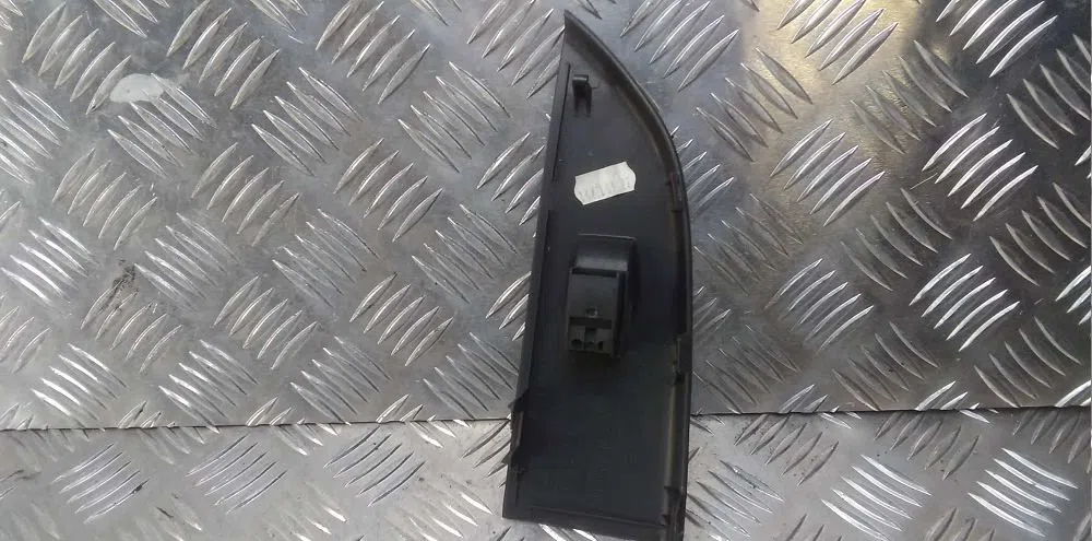 Commande lève-glace porte avant droite Skoda FABIA I (6Y2) 1.4 16v (1999-2008) occasion — photo 2
