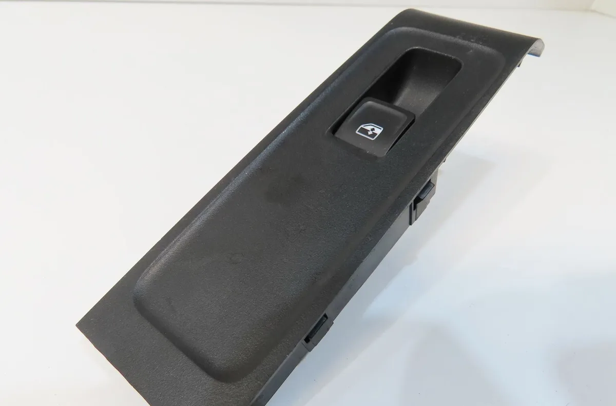 Commande lève-glace porte avant droite Skoda FABIA III (NJ3) 1.2 tsi (2014-2021) occasion