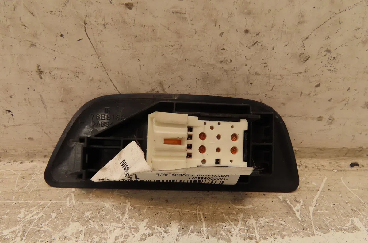 Commande lève-glace porte avant droite Suzuki IGNIS II (MH) 1.3 ddis (rm413d) (2003) occasion — photo 2
