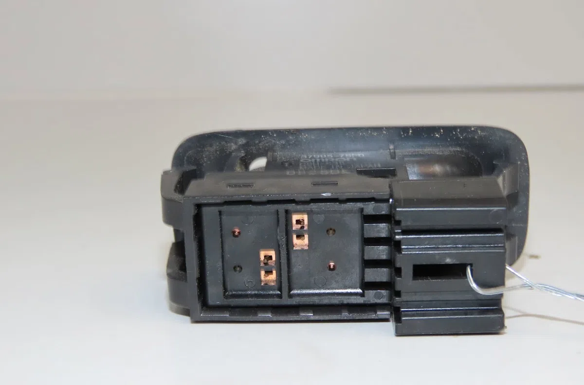 Commande lève-glace porte avant droite Suzuki JIMNY Véhicule tout terrain fermé (SN) 1.5 ddis 4wd (sn415d) (2003) occasi
