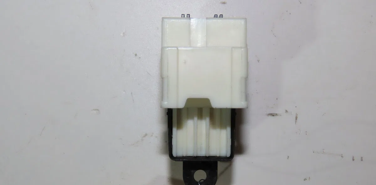 Commande lève-glace porte avant droite Suzuki SWIFT IV (FZ, NZ) 1.2 (azh 412) (2010) occasion — photo 2