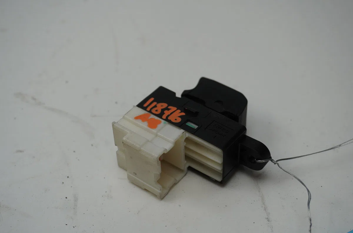 Commande lève-glace porte avant droite Suzuki VITARA (LY) 1.6 allgrip (apk 416) (2015) occasion — photo 3