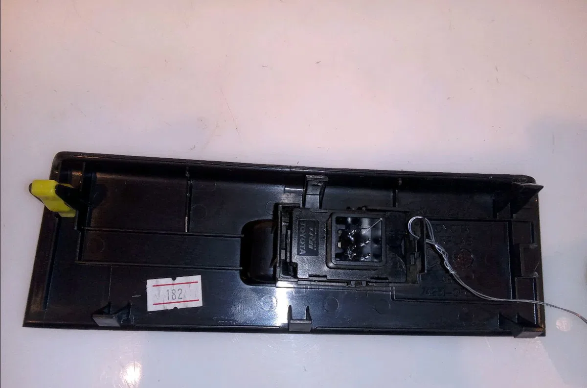 Commande lève-glace porte avant droite Toyota COROLLA Verso (ZER_, ZZE12_, R1_) 2.2 d-4d (aur10_) (2005-2009) 5 portes o