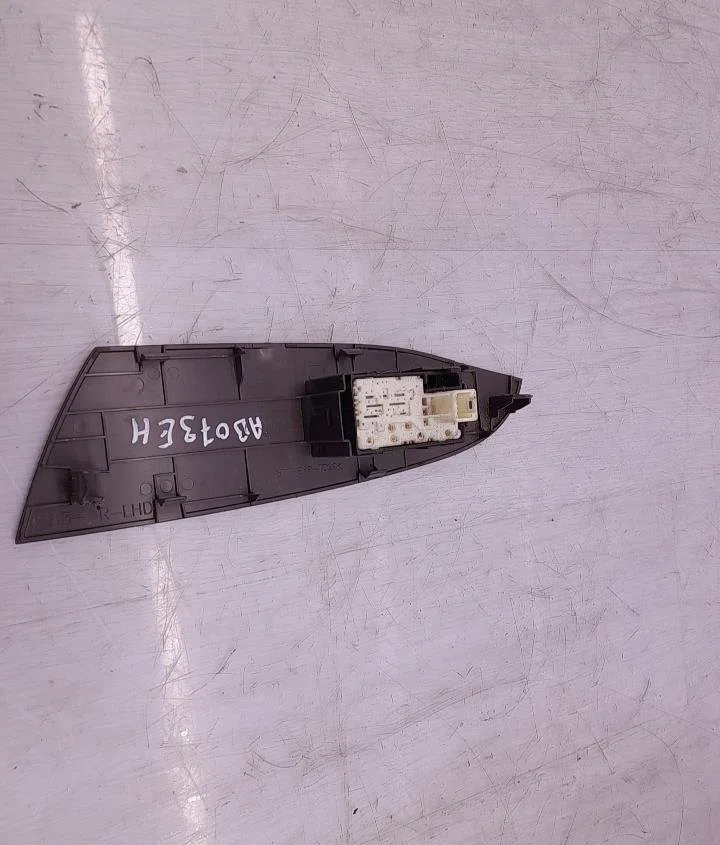 Commande lève-glace porte avant droite TOYOTA IQ occasion — photo 2