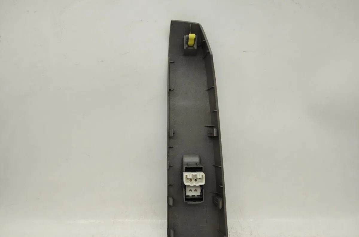 Commande lève-glace porte avant droite TOYOTA PRIUS 2 occasion — photo 2